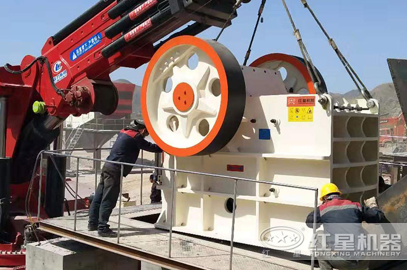 顎式破碎機安裝現場