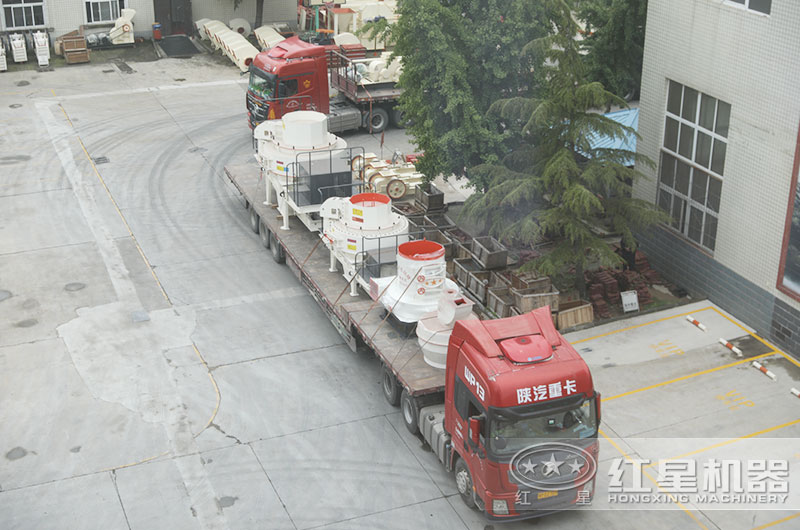 整套粉煤灰磨粉機設備裝車發貨中