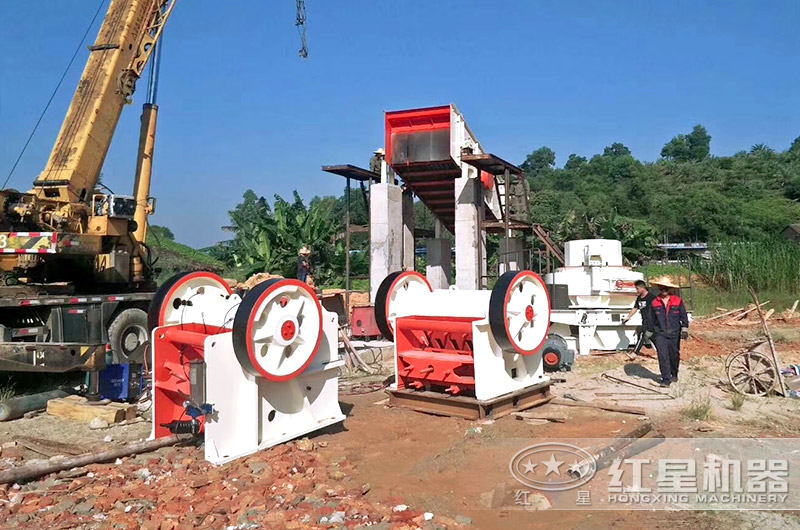 69顎式破碎機安裝現場實拍圖