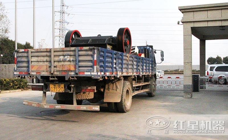 PE250×400小型花崗巖顎式破碎機發貨了