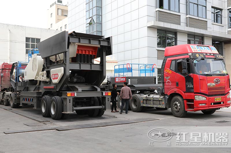 2臺可移動式建筑垃圾破碎機發貨中