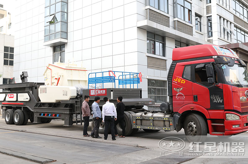 移動式建筑垃圾破碎機發貨，地點：重慶