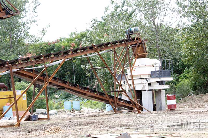 山西河卵石制砂現場