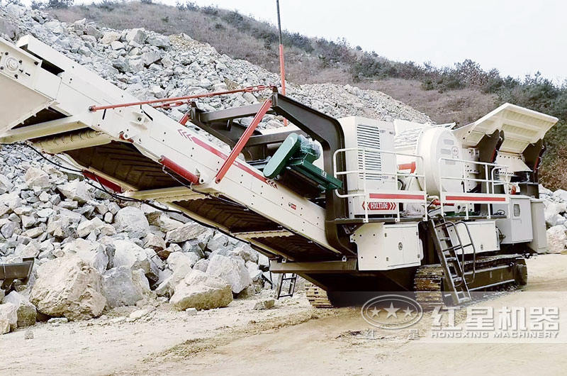 履帶鄂式移動石頭破碎機生產現場