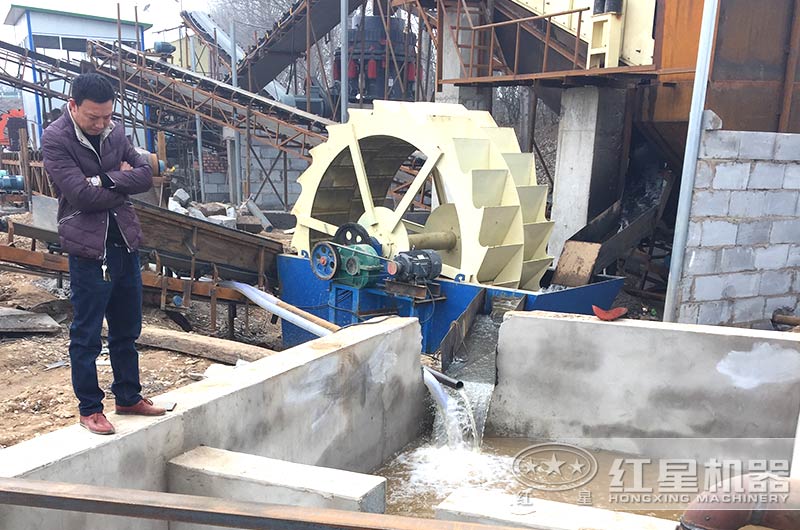水洗沙機旁建造沉淀池，實現水資源循環利用