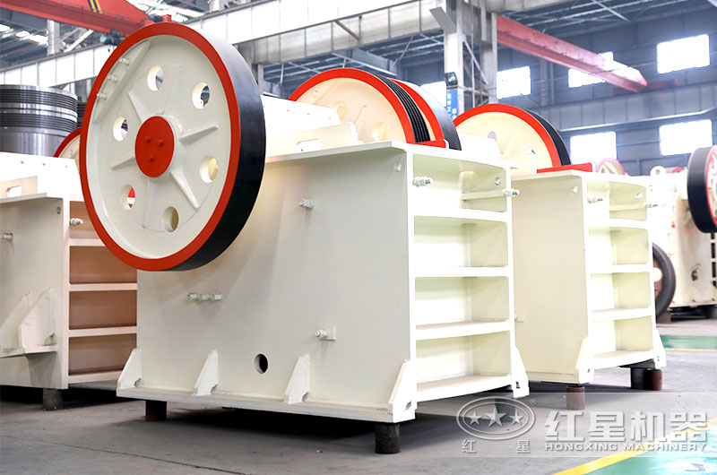 顎式破碎機體積小，破碎能力強