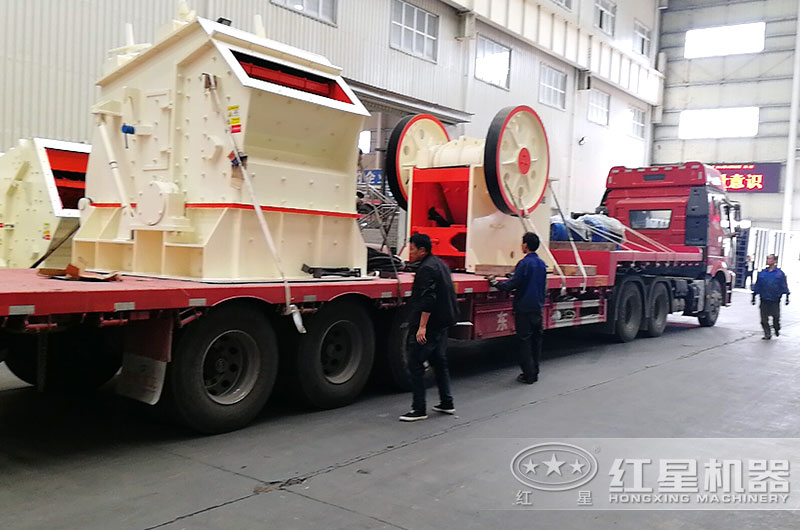 河南紅星石子加工機器裝車，準備發貨