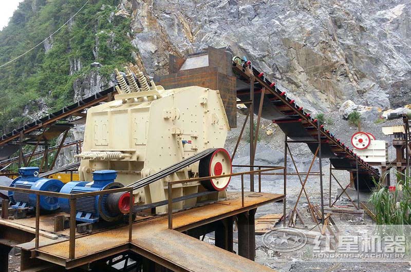 石灰石破碎機近距離作業現場