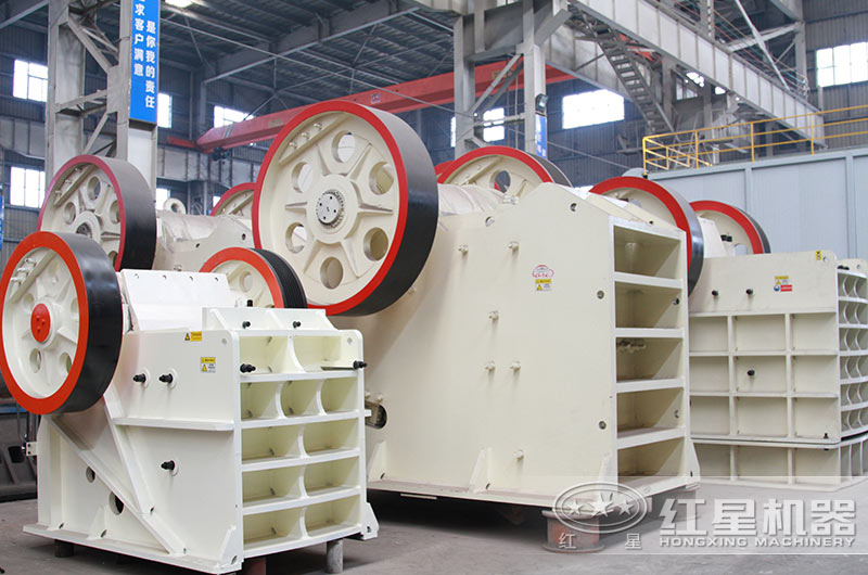 大石頭破碎機_顎式破碎機廠區實拍圖
